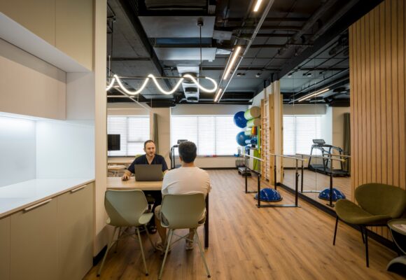 WhatsApp Image 2025-09-11 at 10.47.42_5051a81f פיזיותרפיה פרטית – איך לבחור קליניקה נכונה?